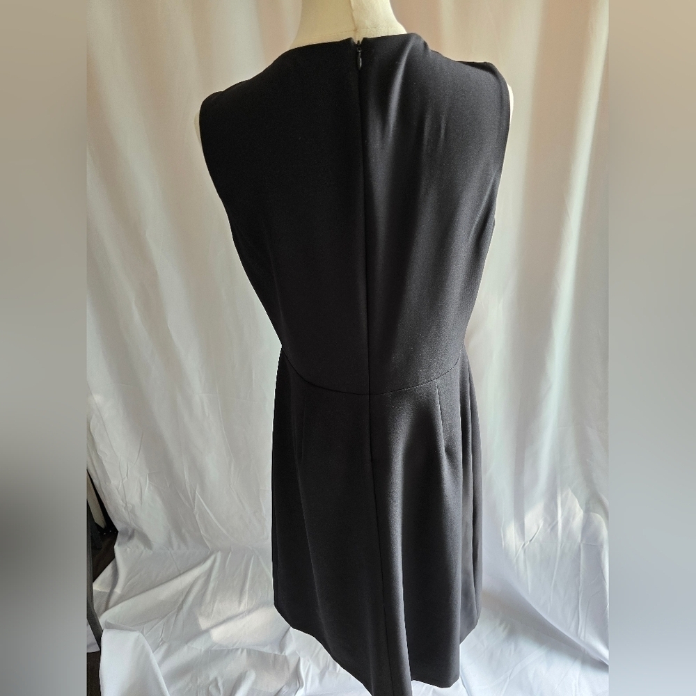 Lauren Ralph Lauren Two-Tone Faux-Wrap Side Ruffle B&W Sleeveless Dress Sz. 10 - Picture 3 of 9